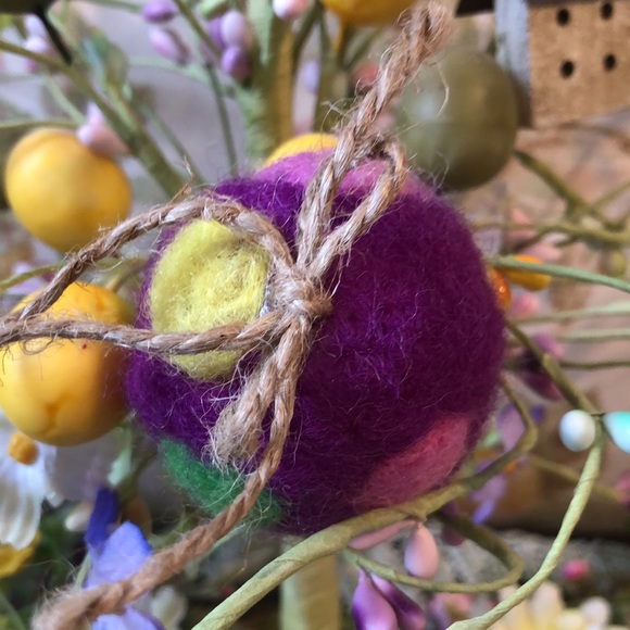 Handmade needle felted Easter egg spring polka dot collectable ornament - Picture 6 of 7